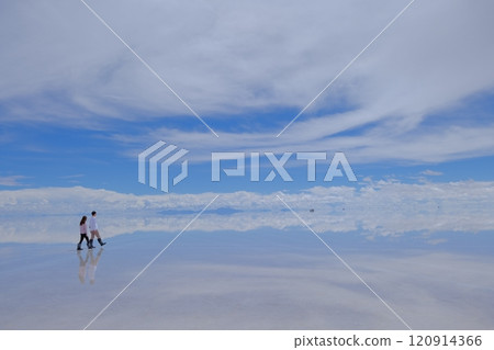 Uyuni Salt Flats | Wedding photos that shine in a world of mirrors 120914366
