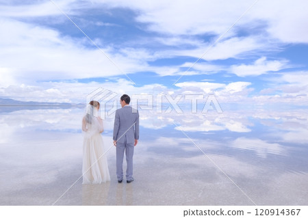 Dream wedding photos taken in the most beautiful places in the world 120914367