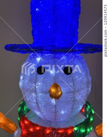 Christmas tree decorated with Christmas presents 120914573