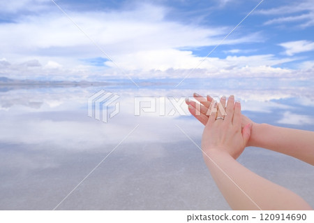 "Uyuni Salt Flats | A fantastic wedding photo of hands wearing wedding rings "Uyuni Salt Flats | A fantastic wedding photo of hands wearing wedding rings 120914690