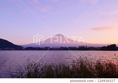 Fuji sunset view 120916327