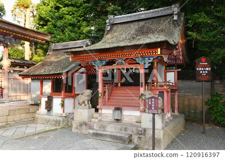 [八幡市、國家指定重要文化遺產「石清水八幡神社」水若神社] 120916397