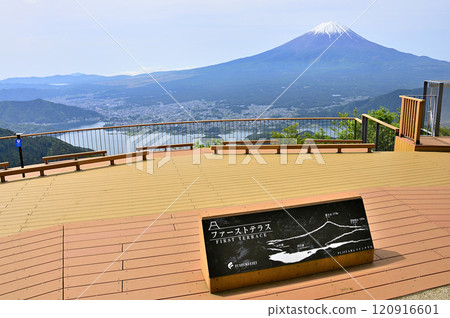 春天的御坂山、新道峠、從FUJIYAMA Twin Terrace的第一個露台看到的富士山 春天的御坂山、新道峠、從FUJIYAMA Twin Terrace的第一個露台看到的富士山 120916601