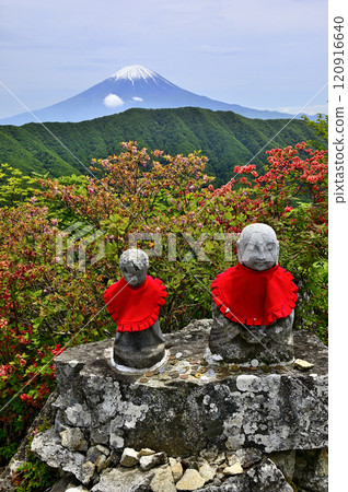 春天的禦坂山，從釋迦嶽山頂看到的富士山 120916640