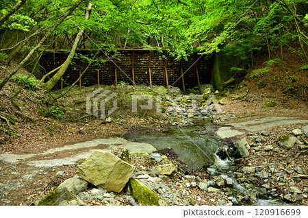 The dam of the Oishi River in Fuefuki City, Misaka Mountains The dam of the Oishi River in Fuefuki City, Misaka Mountains 120916699