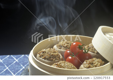 將釀好的香菇放入蒸籠中，蒸熟後蒸熟 120917553