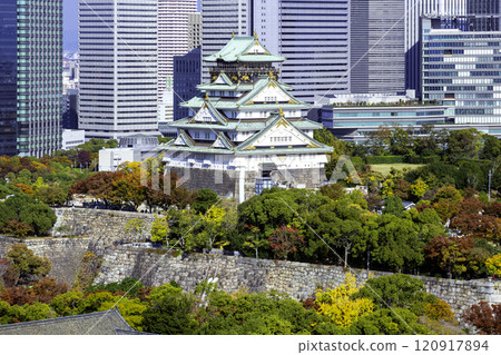 Osaka Castle tower and skyscrapers (Osaka City, Osaka Prefecture) 120917894