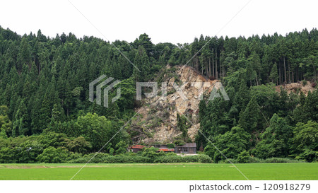 Landslide caused by the 2024 Noto Peninsula earthquake (Wajima City, Ishikawa Prefecture) 120918279
