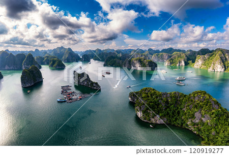 Beautiful landscape Lan Ha bay view from the Cat Ba Island. 120919277
