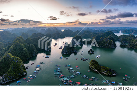 Beautiful landscape Lan Ha bay view from the Cat Ba Island. 120919282
