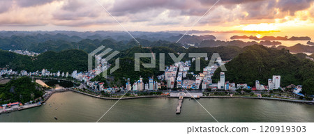 Beautiful landscape Lan Ha bay view from the Cat Ba Island. 120919303