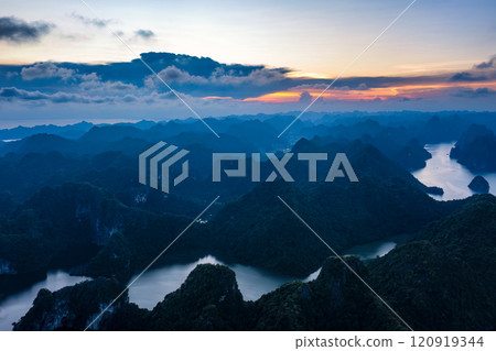 Beautiful landscape Lan Ha bay view from the Cat Ba Island. 120919344