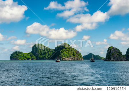 Beautiful landscape Lan Ha bay view from the Cat Ba Island. 120919354