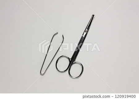 Scissors and tweezers 120919400
