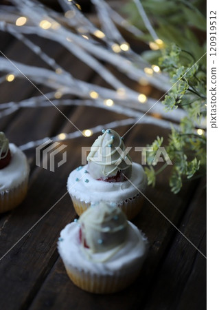 Chocolate strawberry cupcakes made with rice flour for Christmas 120919512