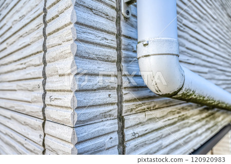 Deteriorated siding with cracks and gutters 120920983