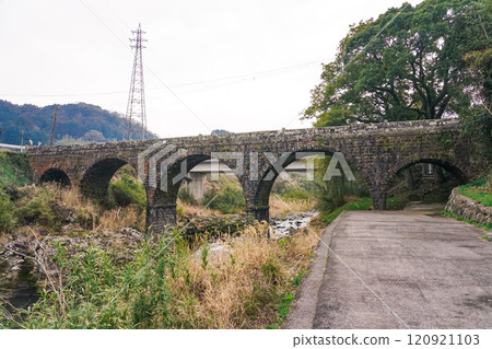 美麗的鳥居橋，也被稱為“石橋女士”（大分縣宇佐市稻內町） 120921103