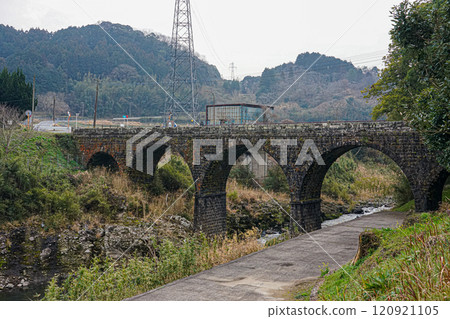 The beautiful Torii Bridge, also known as the Lady of Stone Bridges (Innai-cho, Usa City, Oita Prefecture) 120921105