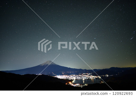 從禦坂峠眺望冬天的富士山 從禦坂峠眺望冬天的富士山 120922693