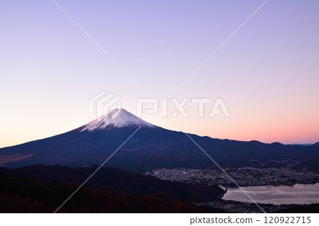 從禦坂峠眺望冬天的富士山 從禦坂峠眺望冬天的富士山 120922715