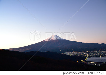 從禦坂峠眺望冬天的富士山 從禦坂峠眺望冬天的富士山 120922730