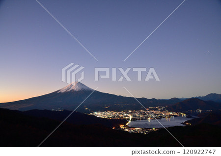 從禦坂峠眺望冬天的富士山 120922747