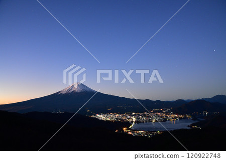 Mount Fuji in winter as seen from Misaka Pass Mount Fuji in winter as seen from Misaka Pass 120922748