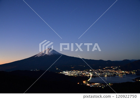 從禦坂峠眺望冬天的富士山 120922750