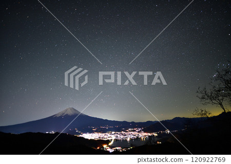 從禦坂峠眺望冬天的富士山 從禦坂峠眺望冬天的富士山 120922769