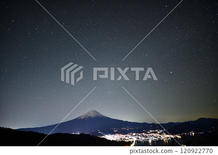 從禦坂峠眺望冬天的富士山 從禦坂峠眺望冬天的富士山 120922770