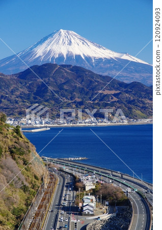 從佐田峠眺望冬季的駿河灣和富士山 120924093