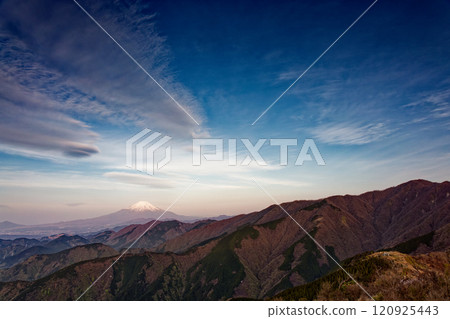Tanzawa front Ridge · Sanno from Mt. Fuji in the morning and Tonodake 120925443