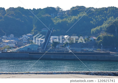 [Kochi Prefecture] Tei Port Movable Bridge on a clear day 120925741