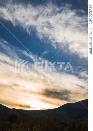 Mountain scenery with the sun setting in late autumn Mountain scenery with the sun setting in late autumn 120925781
