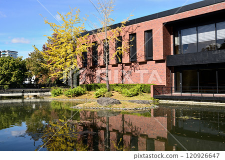 Kurume City Museum of Art at Ishibashi Cultural Center Kurume City Museum of Art at Ishibashi Cultural Center 120926647
