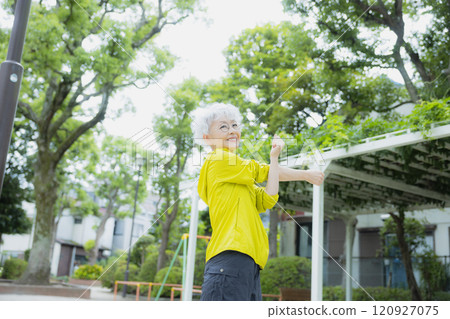 Senior women of sportswear Senior women of sportswear 120927075