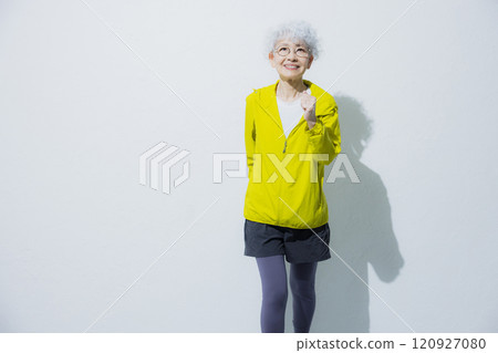 Senior women of sportswear 120927080
