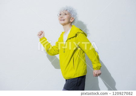 運動裝的高級女性 運動裝的高級女性 120927082