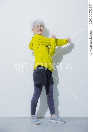 Senior women of sportswear Senior women of sportswear 120927087
