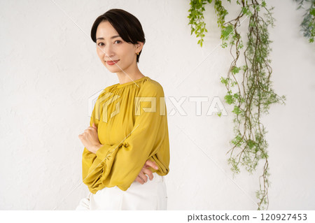 Young woman posing while sitting on a chair in a room 120927453