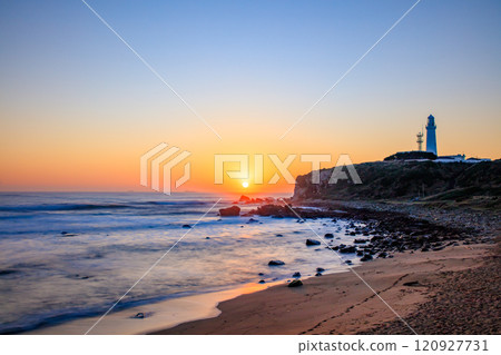秋天的犬吠崎燈塔和日本最早的日出千葉縣銫子市 120927731