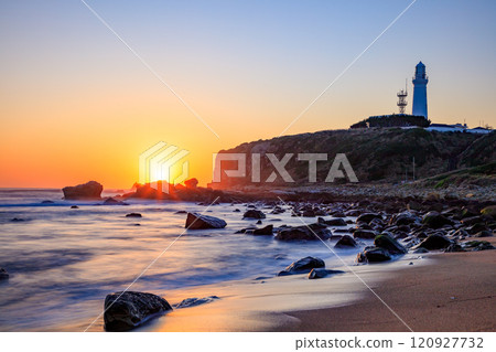 秋天的犬吠崎燈塔和日本最早的日出千葉縣銫子市 120927732