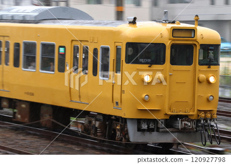 Sanyo Main Line 113 series train (Okayama area) 120927798