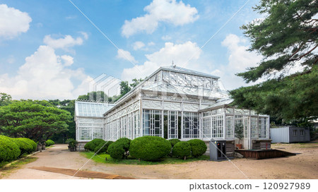 Grand Greenhouse in Changgyeonggung Palace, Seoul, the first Western-style greenhouse in South Korea. 120927989