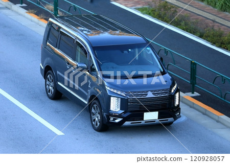 black minivan 120928057