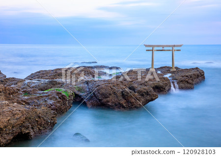 Autumnal torii gate at Kamiiso at dusk, high tide, Oarai Town, Ibaraki Prefecture Autumnal torii gate at Kamiiso at dusk, high tide, Oarai Town, Ibaraki Prefecture 120928103