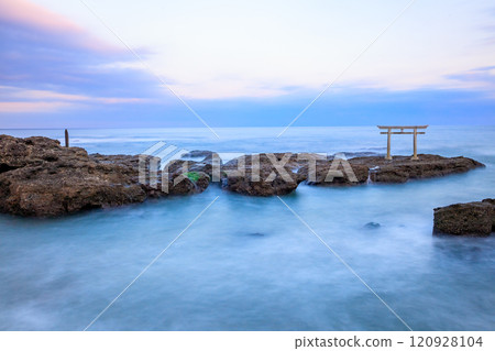 Autumnal torii gate at Kamiiso at dusk, high tide, Oarai Town, Ibaraki Prefecture Autumnal torii gate at Kamiiso at dusk, high tide, Oarai Town, Ibaraki Prefecture 120928104