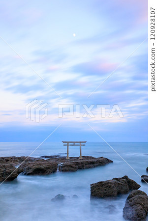 Autumnal torii gate at Kamiiso at dusk, high tide, Oarai Town, Ibaraki Prefecture Autumnal torii gate at Kamiiso at dusk, high tide, Oarai Town, Ibaraki Prefecture 120928107