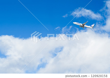 Flying aircraft Flying aircraft 120928158