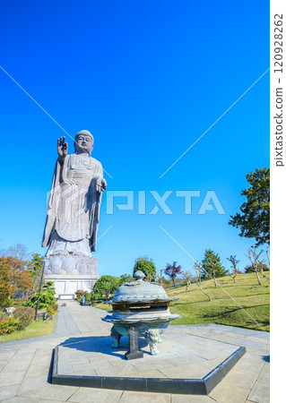 茨城縣牛久市秋天的牛久大佛 120928262